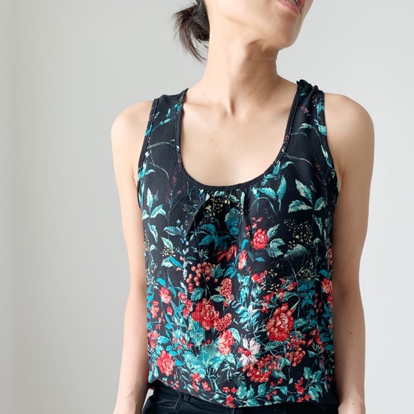 BRAND NEW SLEEVELESS FLORAL TANK WITH SEXY BACK DETAIL  - BLACK - Picture 4 of 5